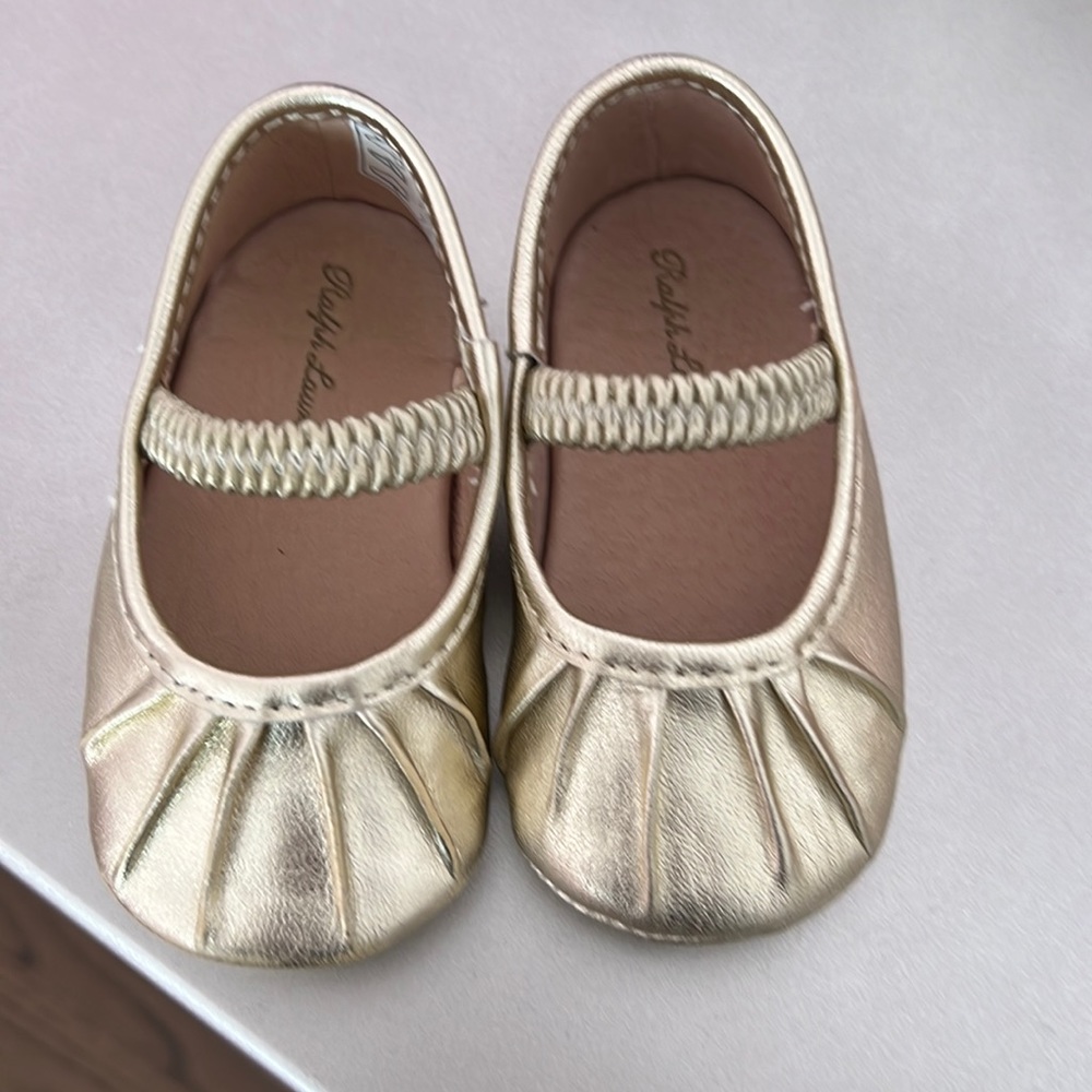 Beautiful dress shoes for your baby girl !